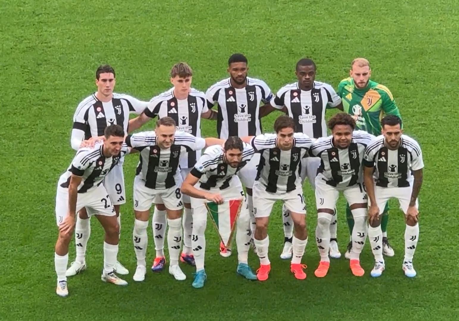 NBA：太阳替补群发威 轻取国王