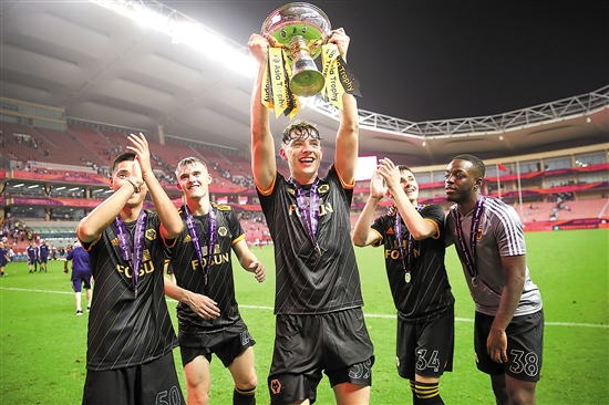 聊了什么？阿隆索欧冠赛后与弗林蓬进行了14分钟秘密会谈（欧冠赛后阿隆索与弗林蓬密谈14分钟，内容仍成谜）