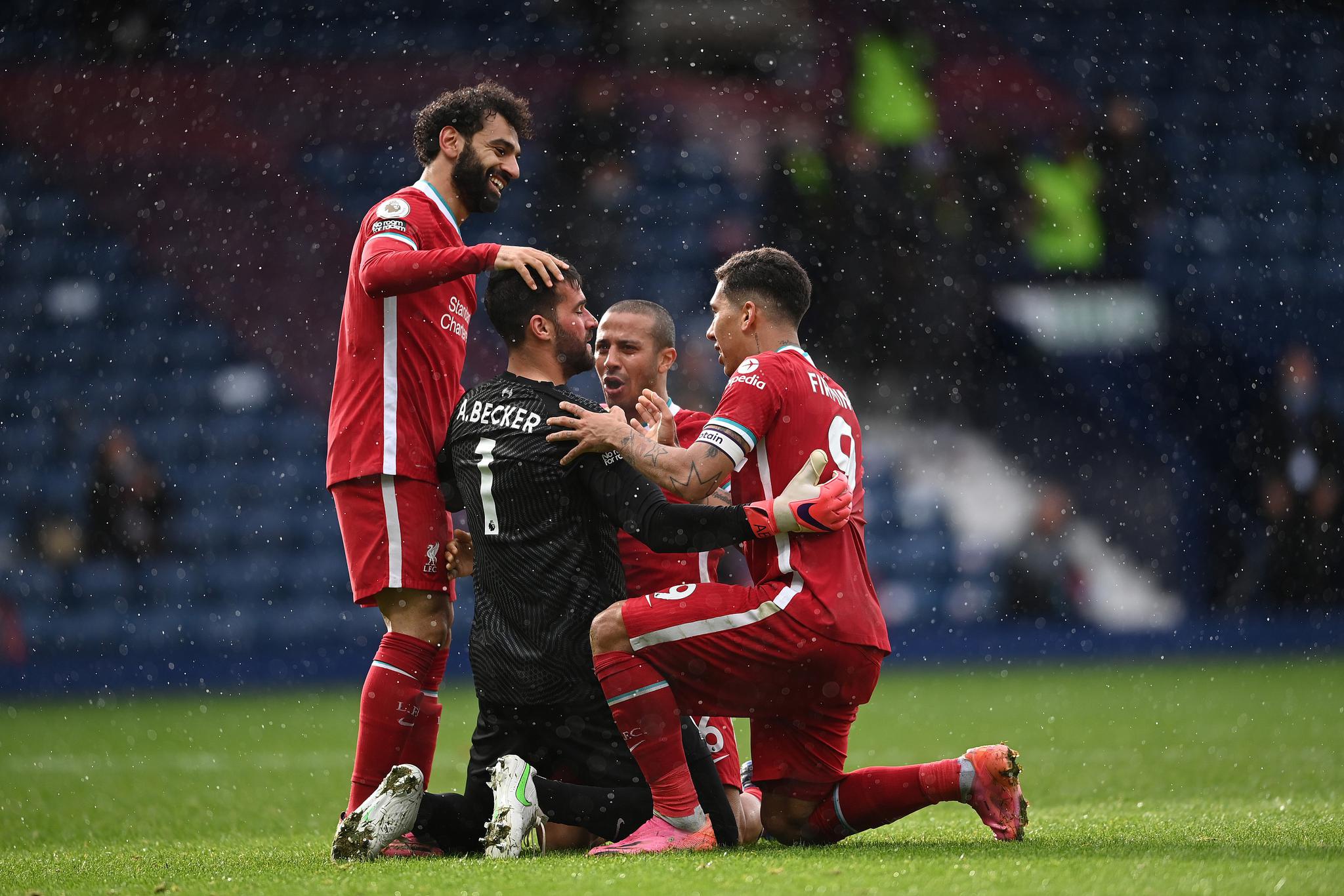 阿德莱德联官方：古德温在场边默默支持着队友们（阿德莱德联官宣：古德温场边观战，低调为队友打气）