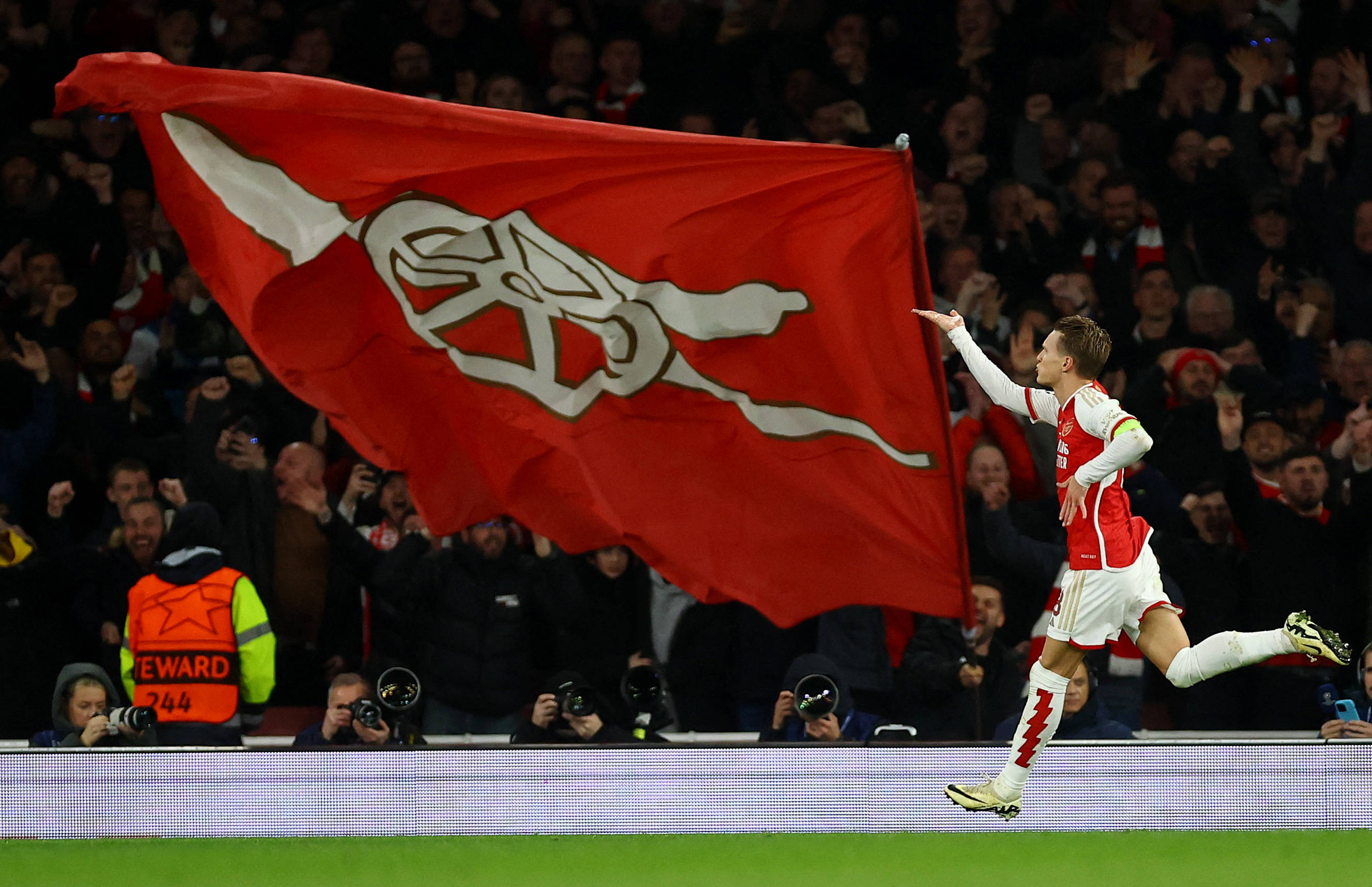 TA发布赛季前四分之一阶段球队评级：湖人第一档，勇士第三档