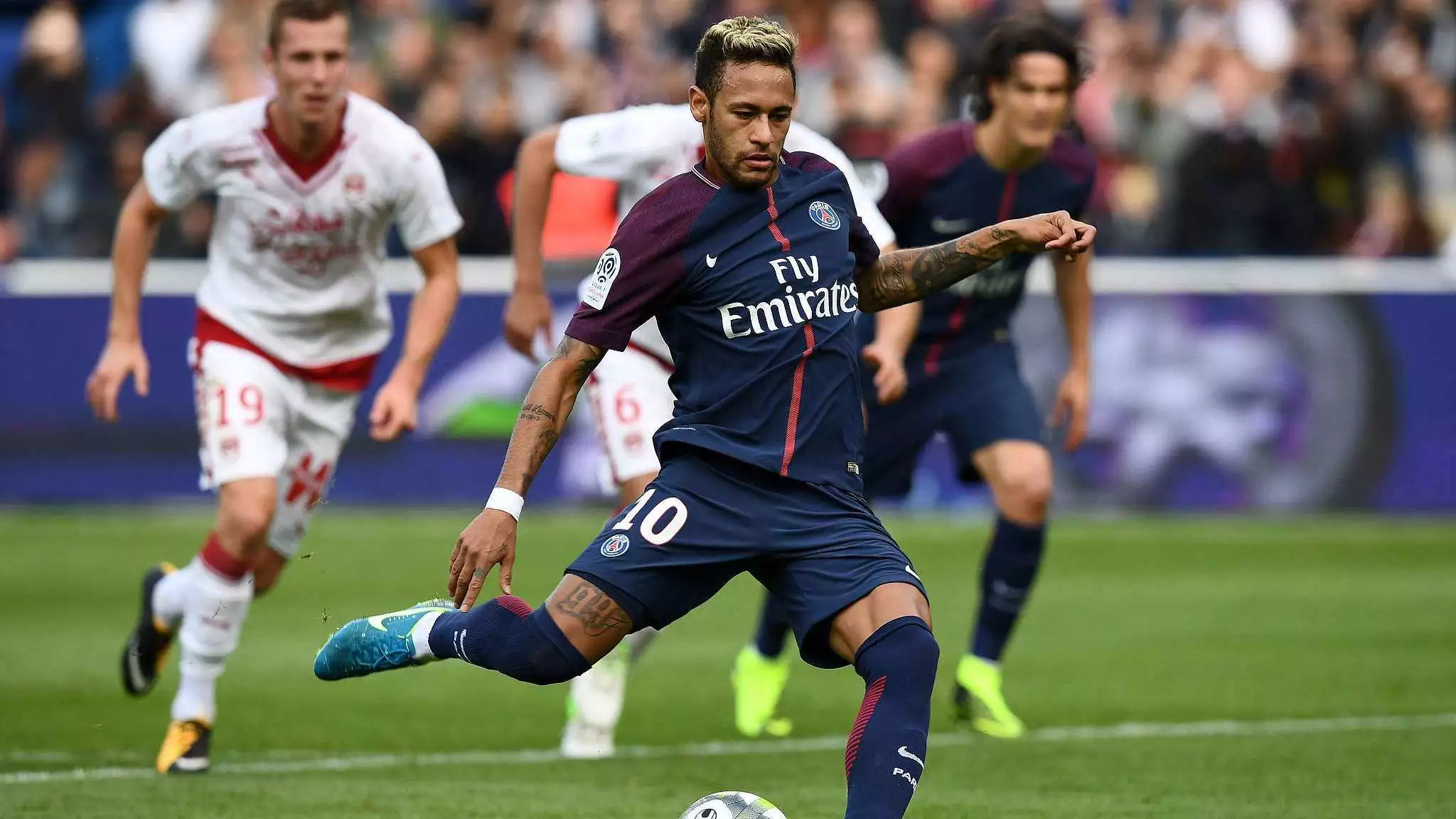 曼联平六轮未胜伯恩茅次，下轮将迎战状态火热的维拉（曼联战平伯恩茅斯，联赛六轮不胜，下轮将对阵状态火热的维拉）