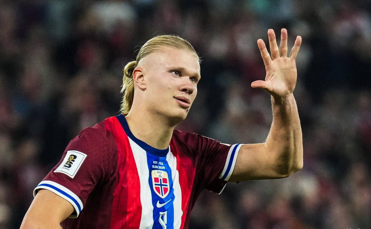 比利亚：传统9号位并没有消失，我非常欣赏阿尔瓦雷斯