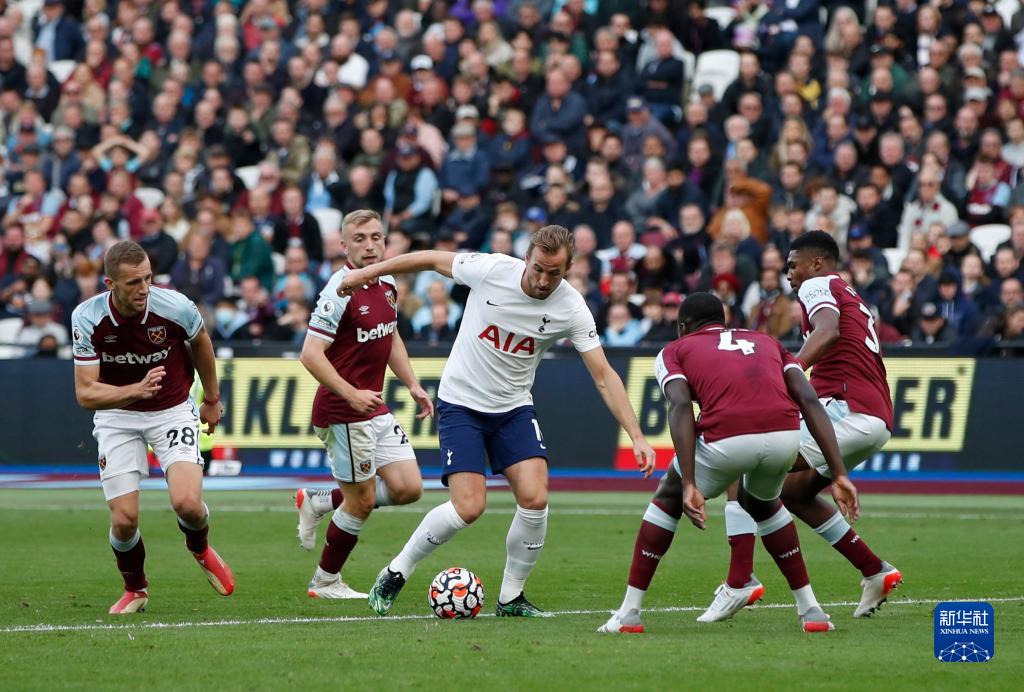 哥伦比亚小将奥罗斯科和曼联梯队训练，年满18岁后正式加盟（哥伦比亚新星奥罗斯科随曼联梯队合练，满18岁后正式签约加盟）