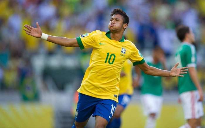 火药味！陶汉林垫脚纪卓违体犯规引刘维伟暴怒 冲到球场内质疑裁判吃T