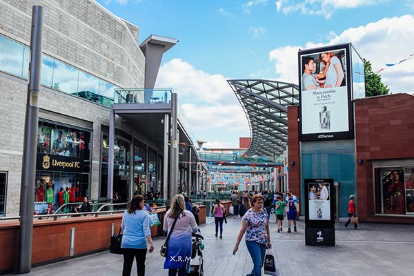 足球评论员兼作家，退役后的克拉默已在创作个人第二部小说